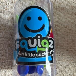 Fat Brain Toys Squigz Starter Set, 24 Piece Suction Toys, Suction Bath toys